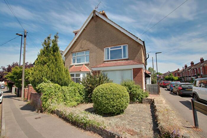 3 Bedroom Semi-Detached House For Sale In Southampton, SO15