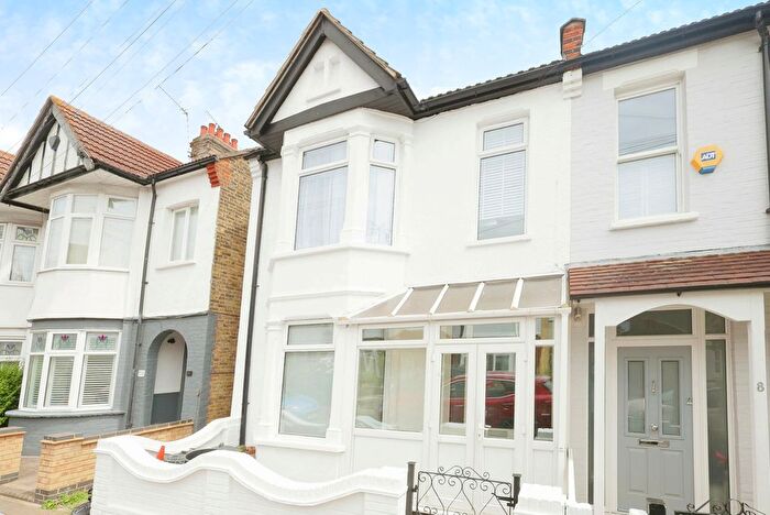 3 Bedroom Semi-detached House For Sale In Woodfield Park Drive, Leigh-On-Sea, SS9
