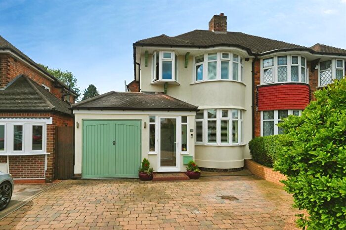 3 Bedroom Semi-Detached House For Sale In Bentley Road, Birmingham, B36