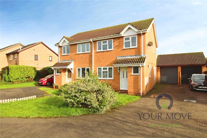 3 Bedroom Semi Detached House For Sale In Mitford Close, Bedford, Bedfordshire, MK41