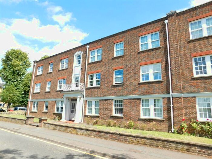 3 Bedroom Flat To Rent In Home Park Walk, Kingston Upon Thames, KT1
