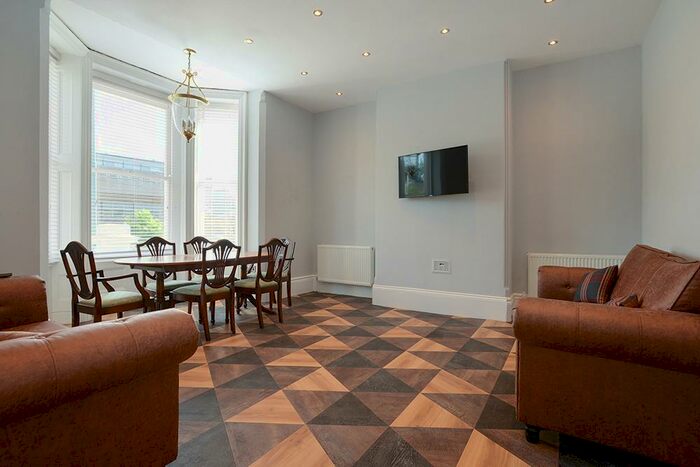 10 Bedroom Property To Rent In &# Pppw, Waverley Street, NG7