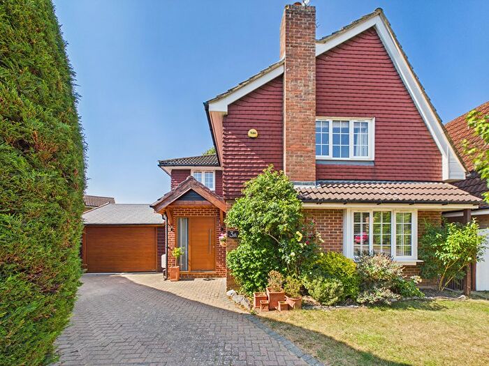 3 Bedroom Property For Sale In Buttermere Close, Horsham, RH12