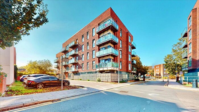2 Bedroom Flat For Sale In Chancellor Way, Dagenham, RM8
