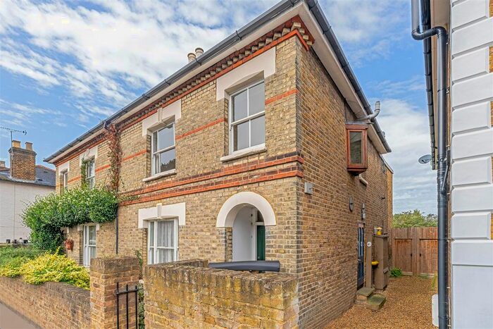 2 Bedroom Flat To Rent In High Street, Hampton Hill, Hampton, TW12