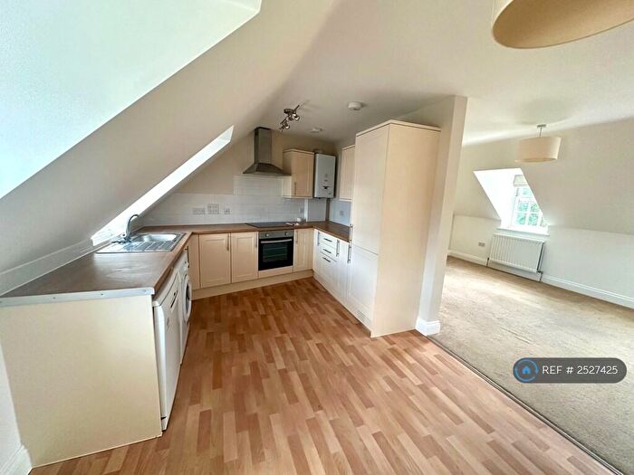 2 Bedroom Flat To Rent In High Street, Windsor, SL4