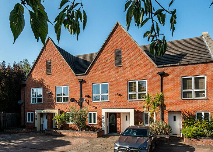 3 Bedroom Terraced House For Sale In The Cherries, Wilford, NG11