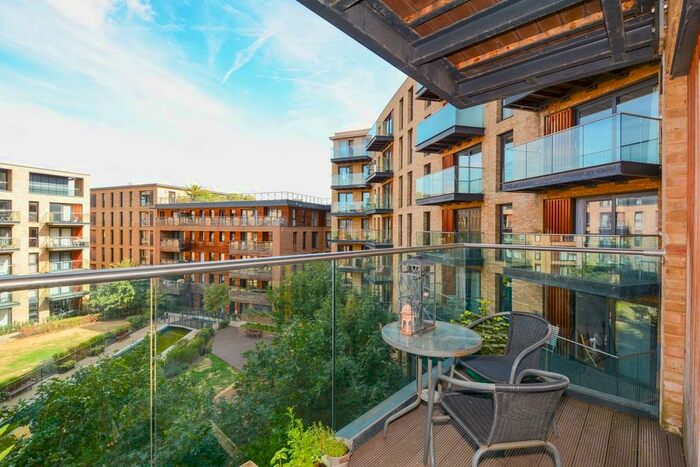 2 Bedroom Apartment To Rent In Maple Quays, Canada Water, SE16