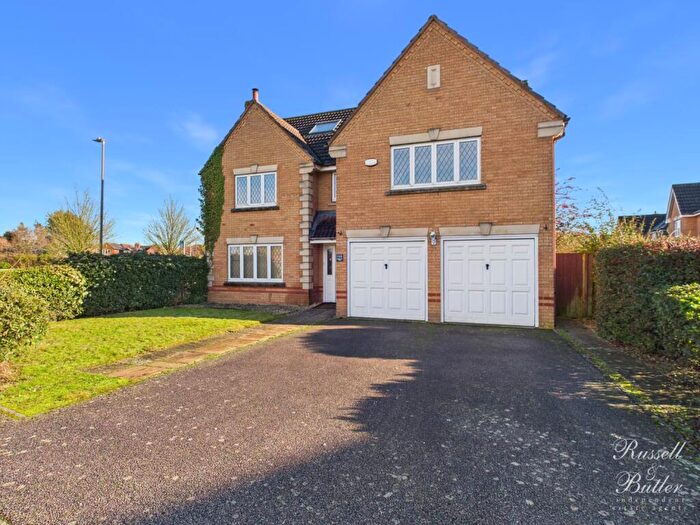 7 Bedroom Detached House For Sale In Embleton Way, Buckingham, MK18