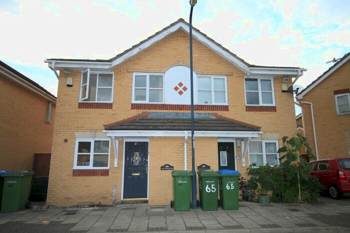 2 Bedroom Semi-Detached House To Rent In Kentlea Road, London, SE28