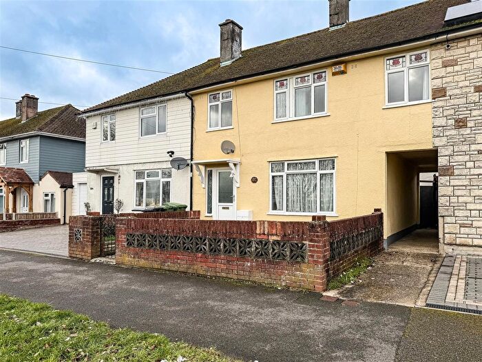 4 Bedroom Terraced House For Sale In Allaway Avenue, Paulsgrove, PO6