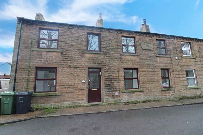 3 Bedroom Semi Detached House For Sale In School Hill, Kirkburton, HD8