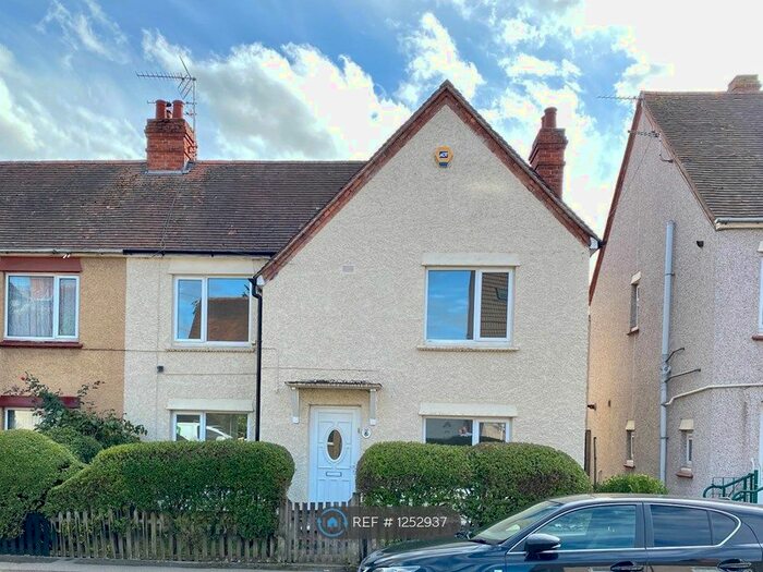 3 Bedroom Semi-Detached House To Rent In Western Road, Bletchley, Milton Keynes, MK2