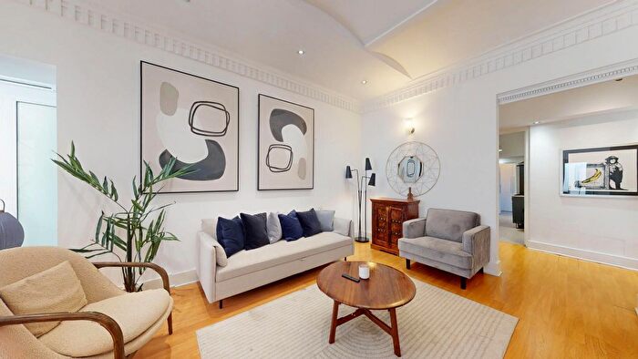 3 Bedroom Flat To Rent In Cromwell Road, London, SW5