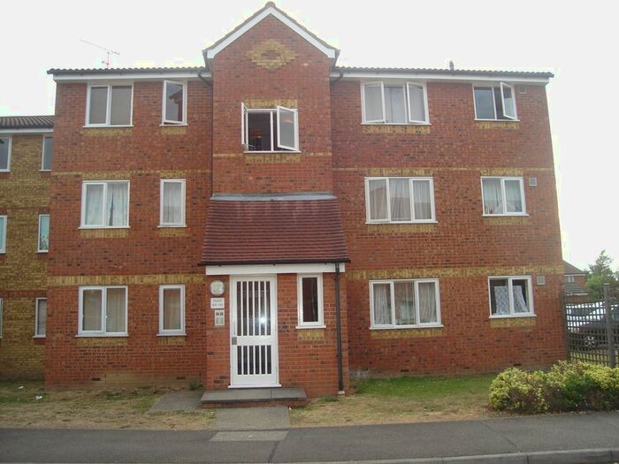 Studio To Rent In Redford Close, Feltham, Middlesex, TW13