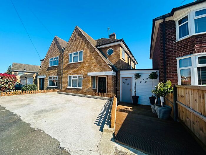 3 Bedroom Semi Detached House For Sale In Denegate Avenue, Birstall, Leicester, LE4