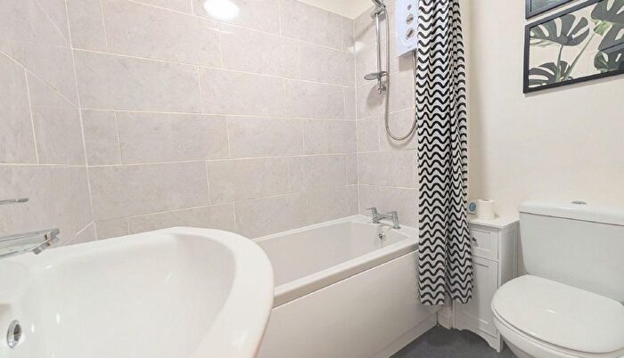 1 Bedroom Flat For Sale In Rectory Road, Rushden, NN10