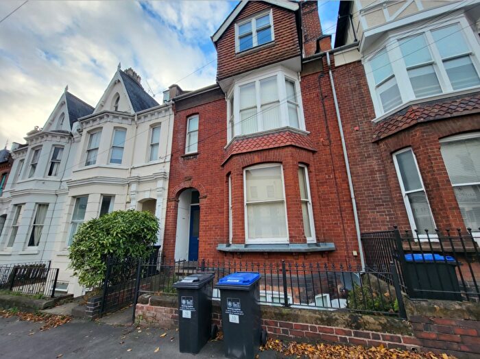 3 Bedroom Apartment To Rent In Flat, Dale Street, Leamington Spa, CV32