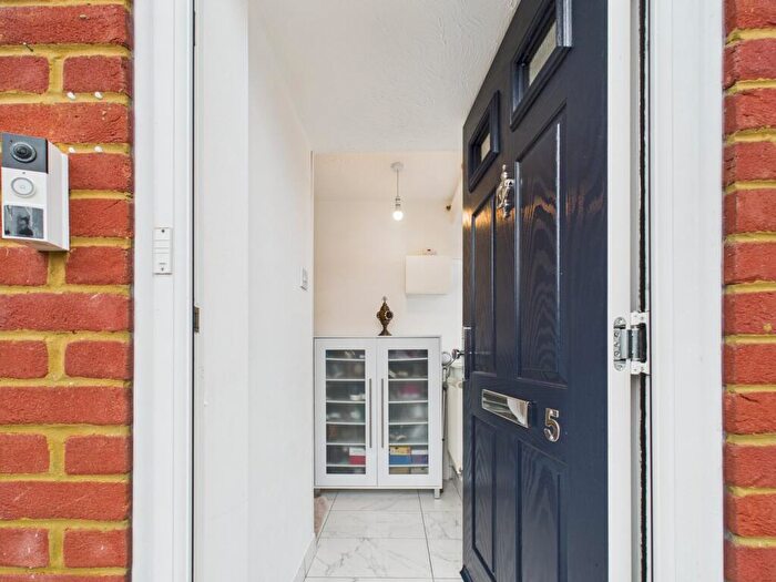 2 Bedroom Maisonette For Sale In Mason Street, Reading, RG1