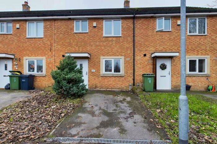 3 Bedroom Terraced House To Rent In Queens Square, Gateshead, NE10