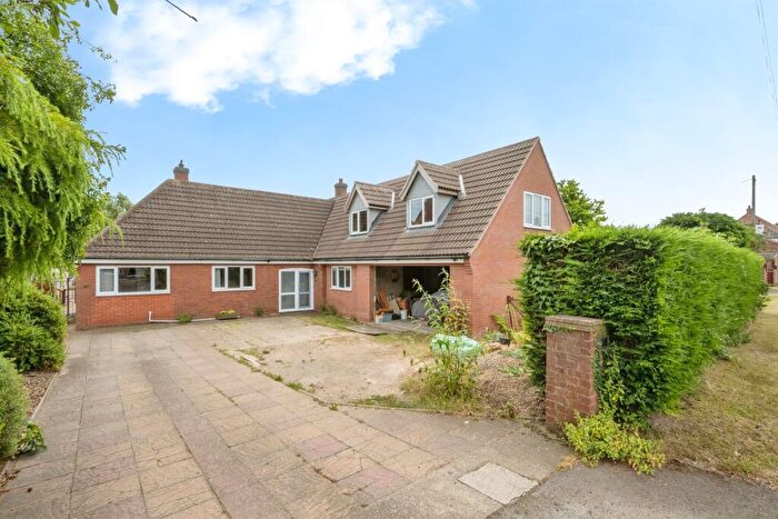 3 Bedroom Detached Bungalow For Sale In Low Burgage, Winteringham, Scunthorpe, DN15