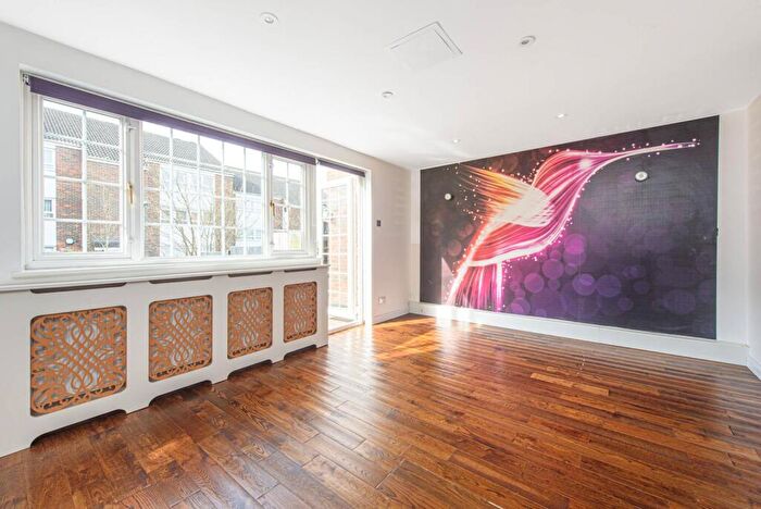 3 Bedroom Terraced House To Rent In Laurel View, Woodside Park, London, N12