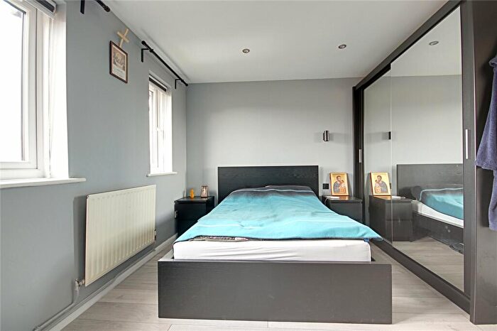 1 Bedroom Flat For Sale In Larmans Road, Enfield, Middlesex, EN3