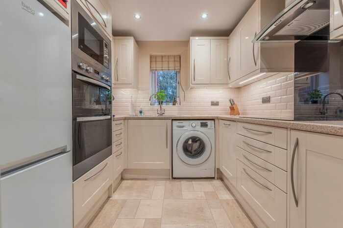 2 Bedroom Flat To Rent In Langtry Court, Providence Hill, Bursledon, Southampton, Hampshire, SO31