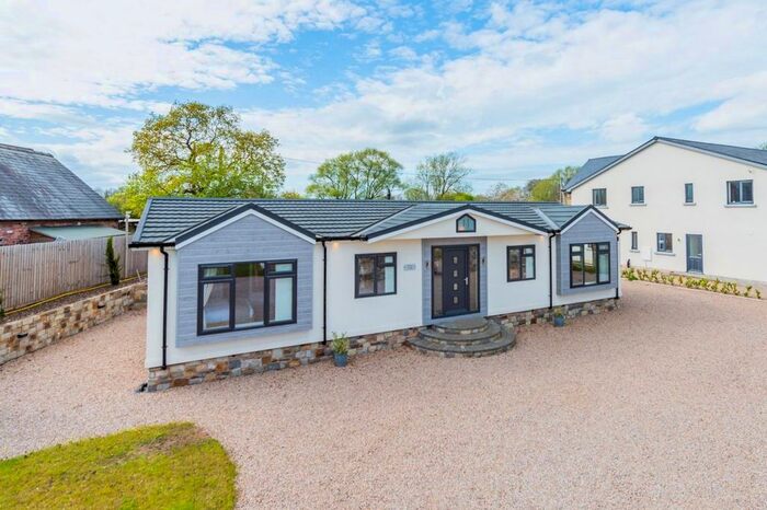 2 Bedroom Mobile/park Home For Sale In Dorrington, Shrewsbury, SY5