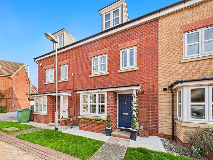 4 Bedroom Terraced House For Sale In Munstead Way, Brough, HU15