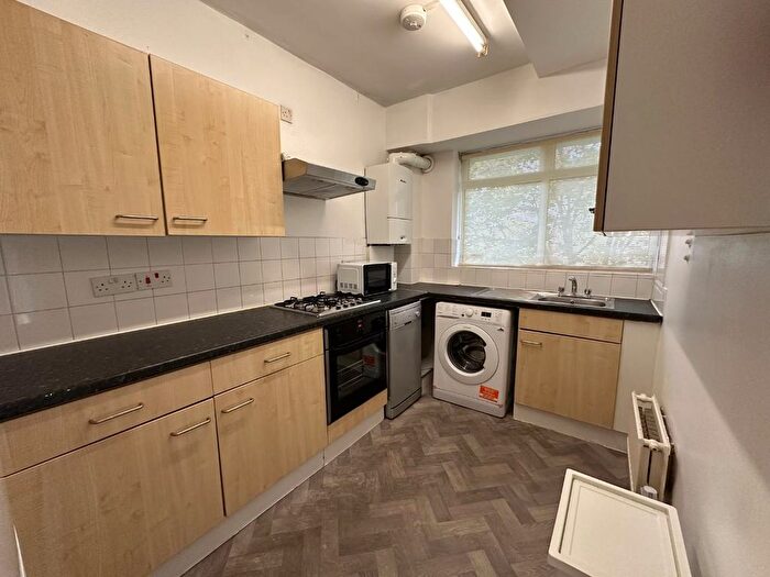 3 Bedroom Flat To Rent In Inwood Court, Rochester Sqaure, London, NW1
