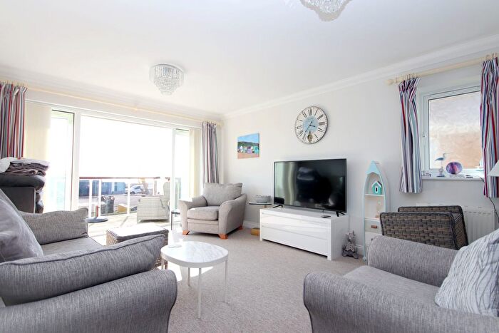 1 Bedroom Flat For Sale In Hurst Road, Milford On Sea, SO41