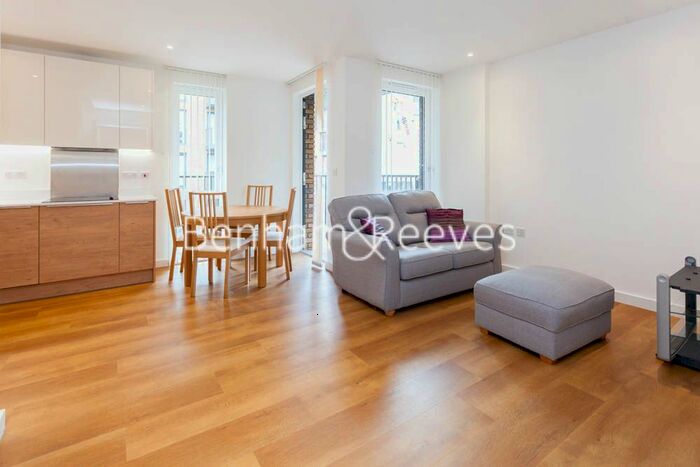 2 Bedroom Flat To Rent In Marine Wharf, Surrey Quays, SE16