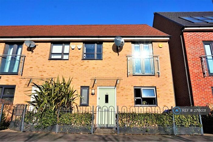 3 Bedroom End Of Terrace House To Rent In Hatton Gardens, Salford, M7