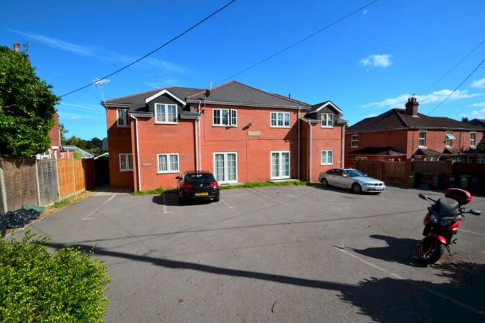 2 Bedroom Flat To Rent In Chandlers Ford, SO53