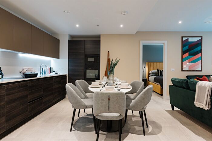 3 Bedroom Apartment To Rent In Holland Street, Glasgow, G2