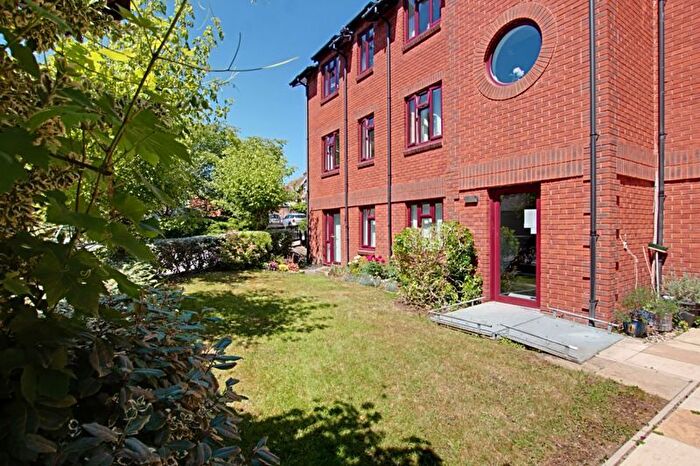 2 Bedroom Flat For Sale In Polebarn Road, Trowbridge, BA14