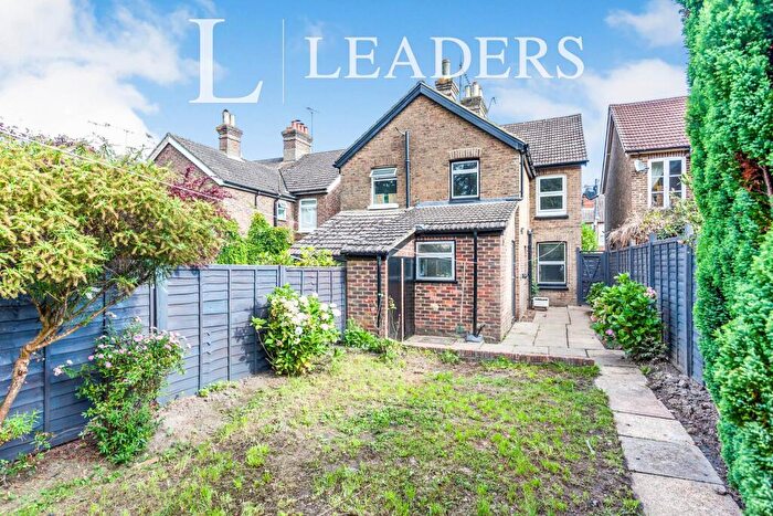 3 Bedroom Detached House To Rent In Albany Road, RH11