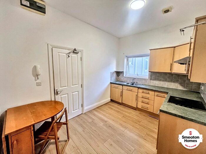 1 Bedroom Flat To Rent In Flat, Rochester Road, Plymouth, Devon, PL4