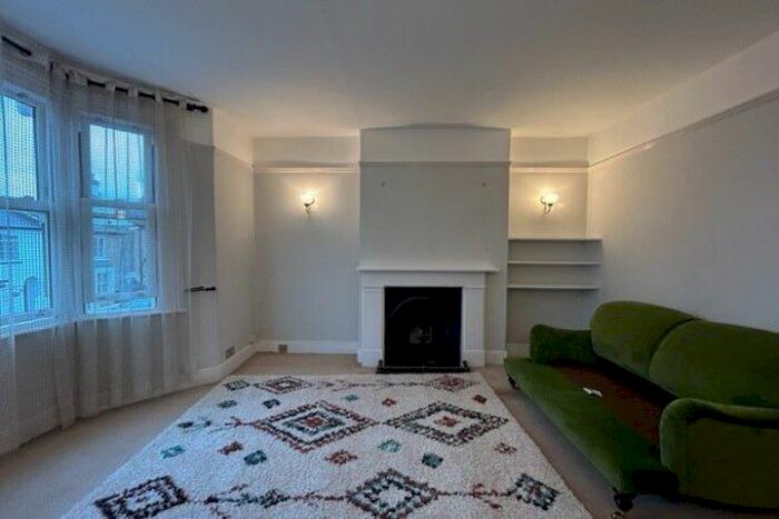 3 Bedroom Maisonette To Rent In Mulberry Way, London, E18