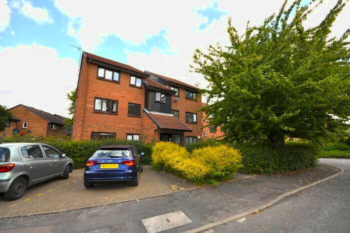 2 Bedroom Flat To Rent In Pedley Road, Chadwell Heath, Romford, RM8