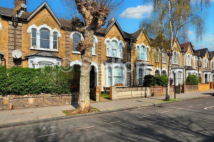 2 Bedroom Flat To Rent In Powerscroft Road, London, E5