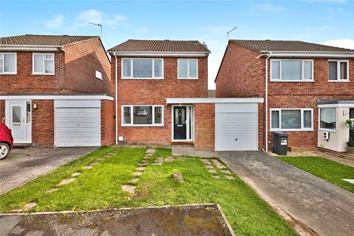 3 Bedroom Link Detached House For Sale In Lower Fairmead Road, Yeovil, Somerset, BA21