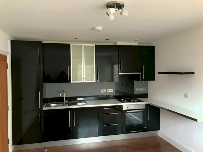 2 Bedroom Flat To Rent In High Street, Yeovil, BA20