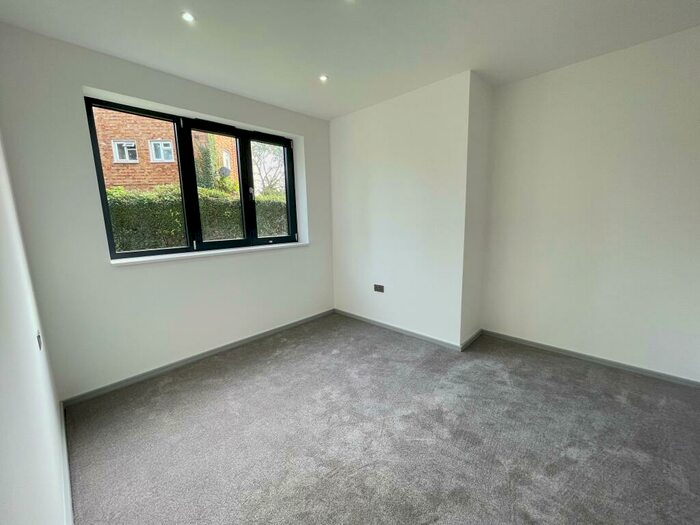 2 Bedroom Flat To Rent In Chingford Road, Walthamstow, E17
