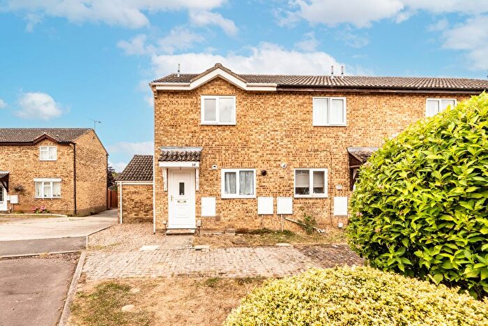 2 Bedroom End Of Terrace House For Sale In Hawthorn Grove, Carterton, Oxfordshire, OX18