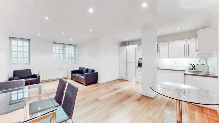 1 Bedroom Apartment To Rent In College Hill, EC4R