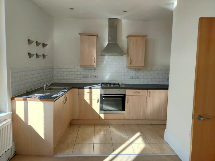 1 Bedroom Flat To Rent In Station Road, Batley, WF17