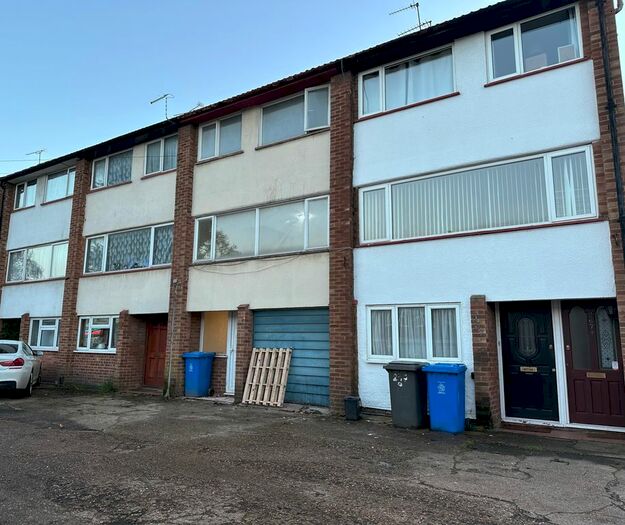 3 Bedroom Town House To Rent In Dedworth Road, Windsor, SL4