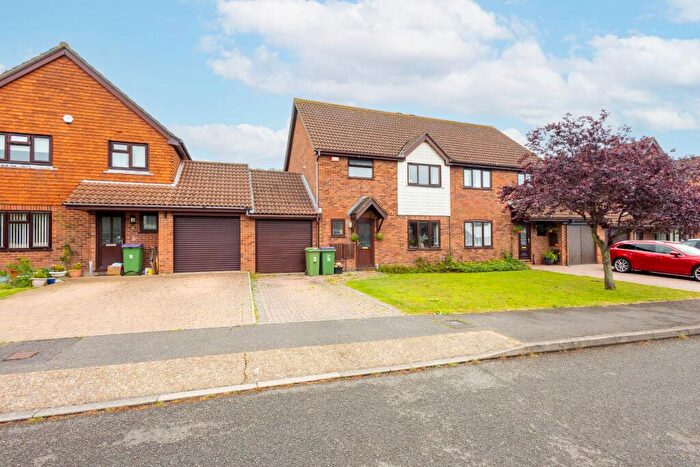 3 Bedroom Semi-Detached House For Sale In Middlemead, Folkestone, CT19